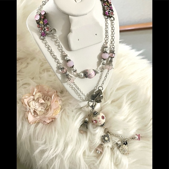 DesiDivineDesigns Jewelry - NEW!! Gorgeous Silver Pink Beaded Floral Necklace